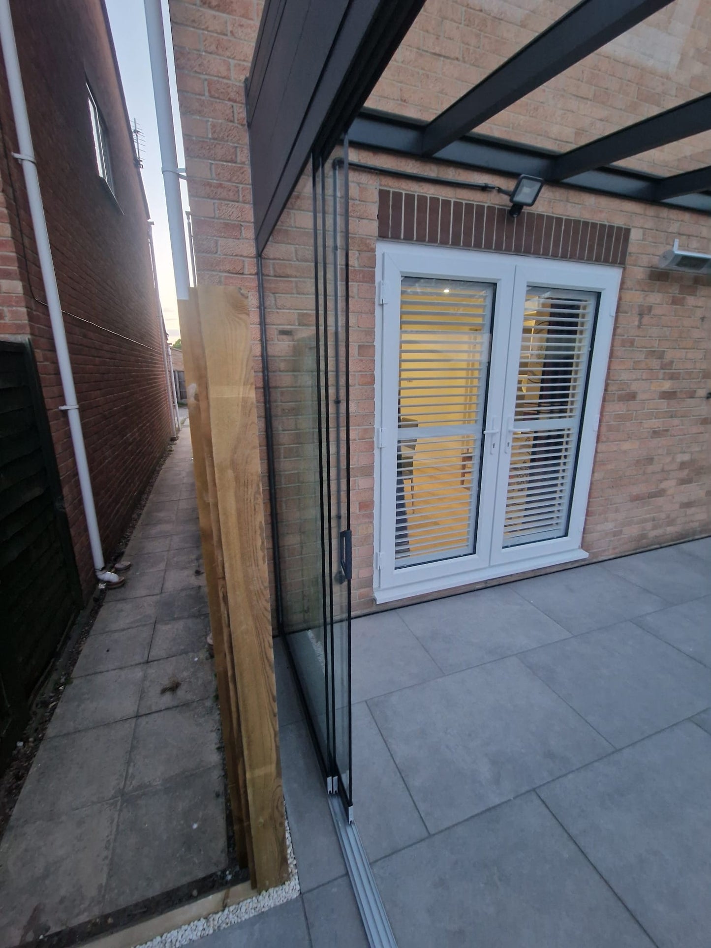 Cayman Aluminium Glass Sun Room Veranda Wall Mounted & Freestanding