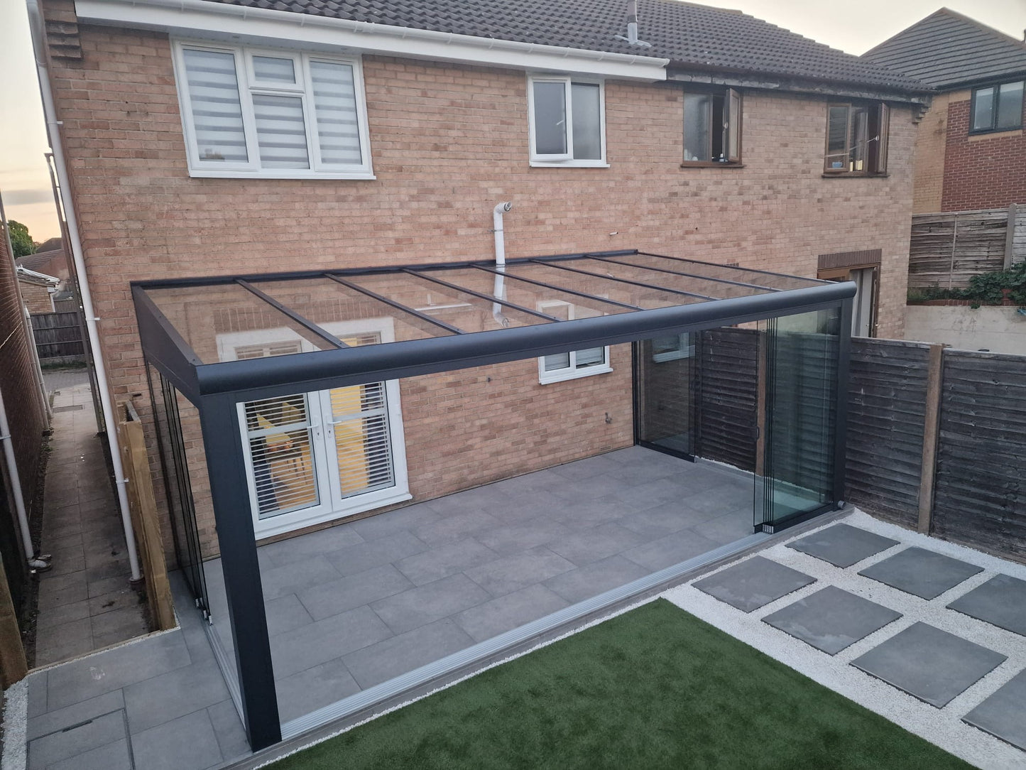 Cayman Aluminium Glass Sun Room Veranda Wall Mounted & Freestanding