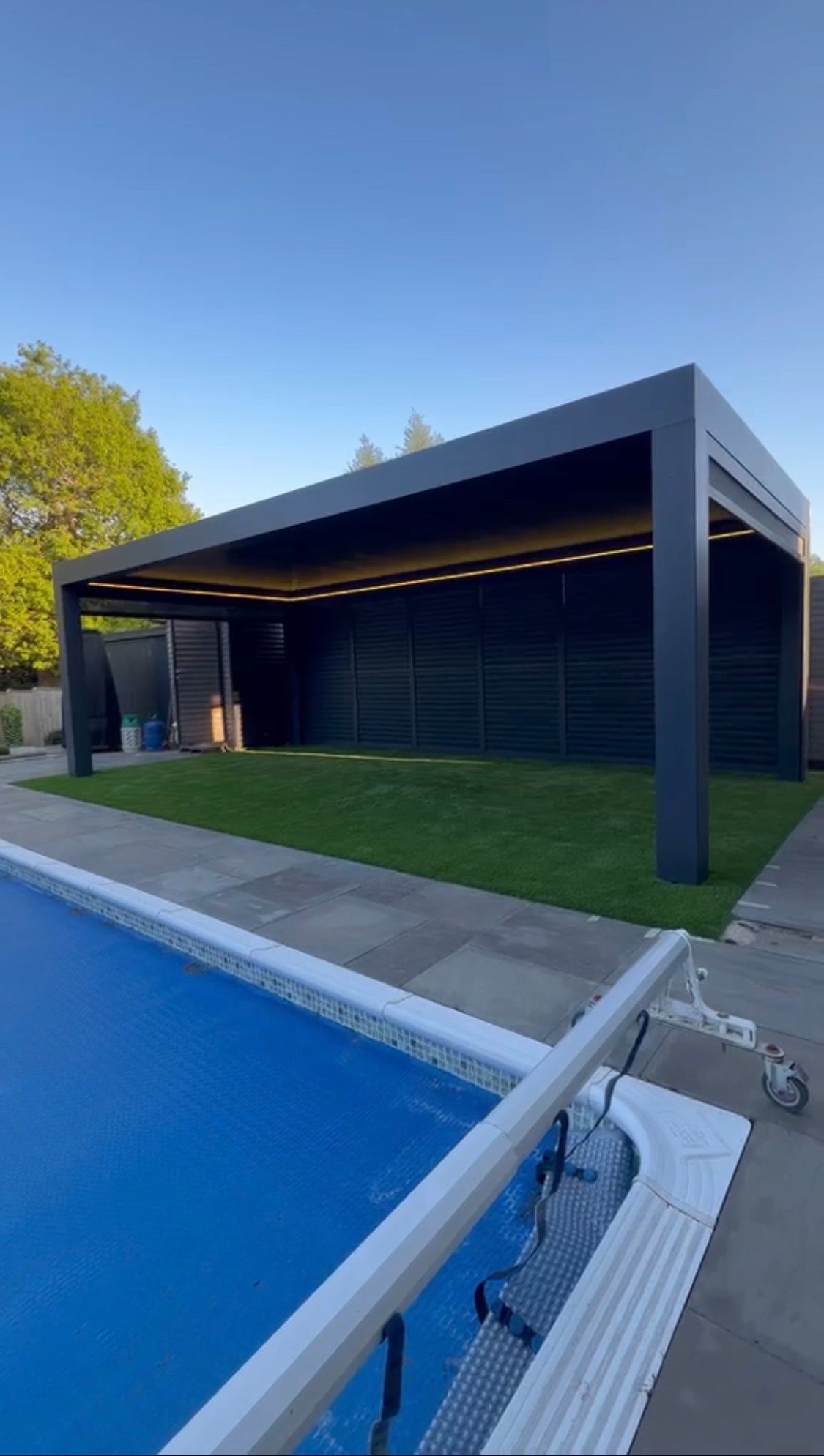 PergoTec M6 PRO Skyline  Aluminium Pergola Motorised Roof LED Lights