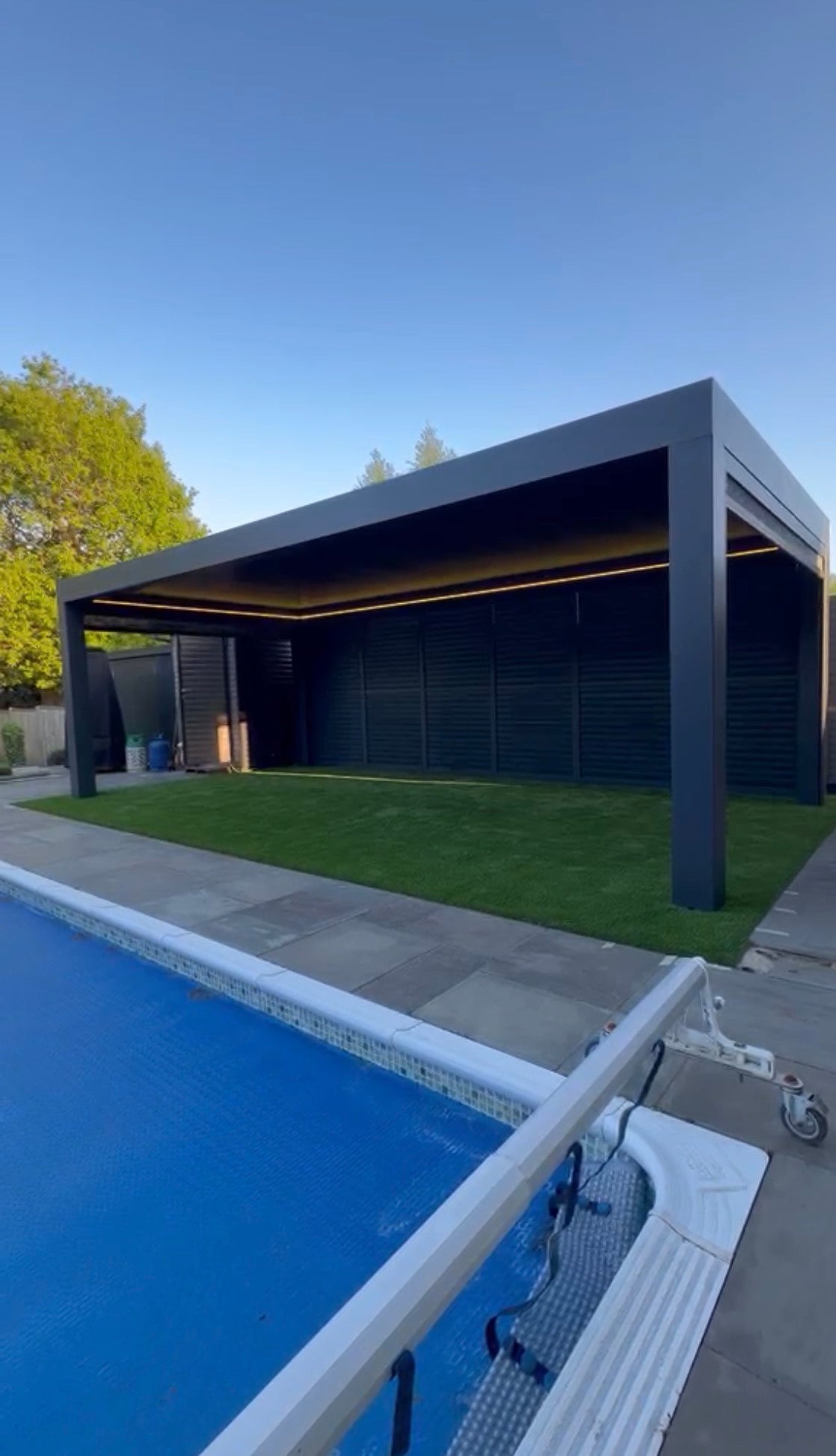 PergoTec M6 PRO Skyline  Aluminium Pergola Motorised Roof LED Lights